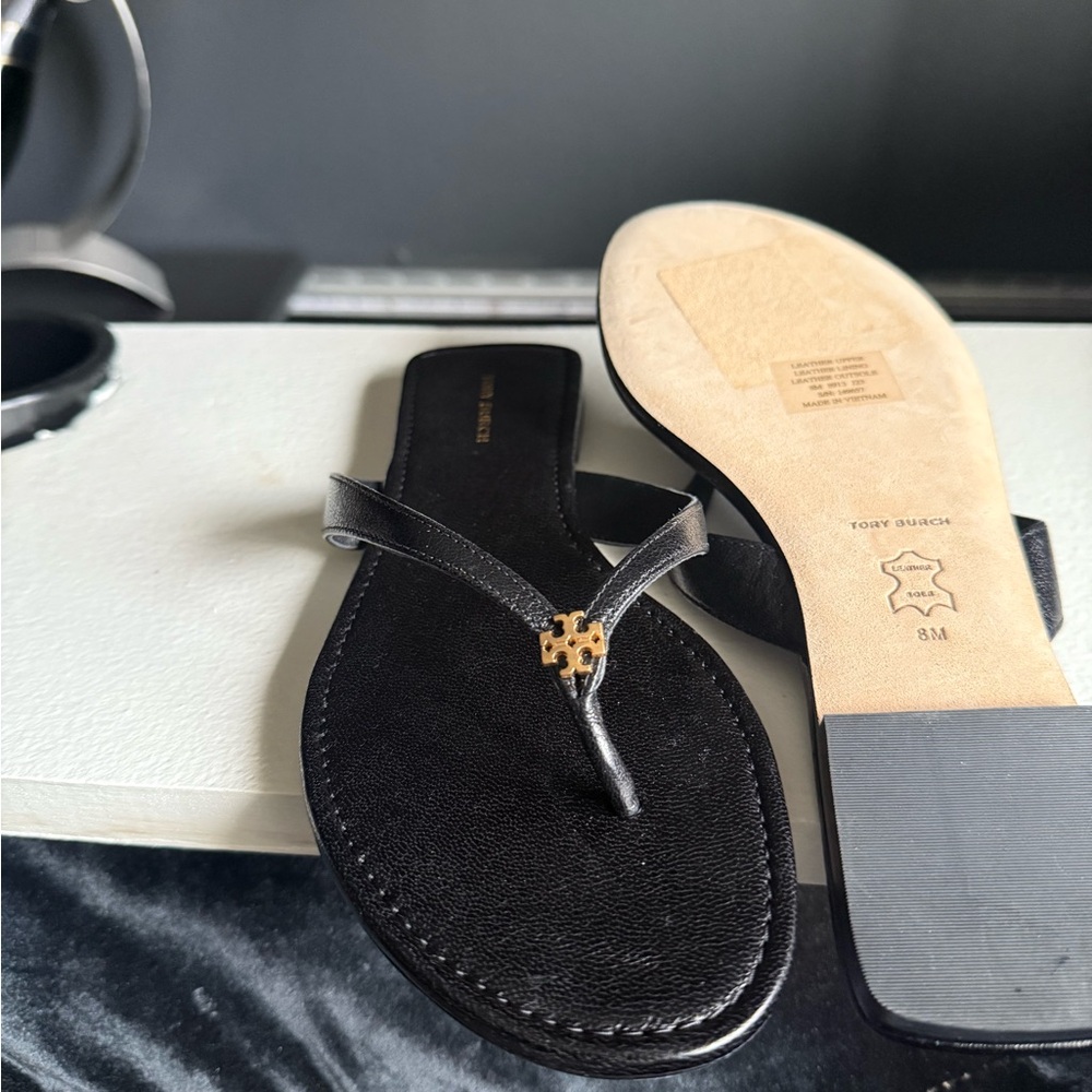 Tory Burch Black Leather Flip Flops W/Size 8 - Picture 4 of 6